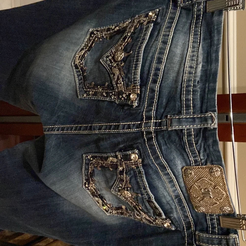 Miss Me. 30. Mid-rise  31 inseam - Picture 3 of 4